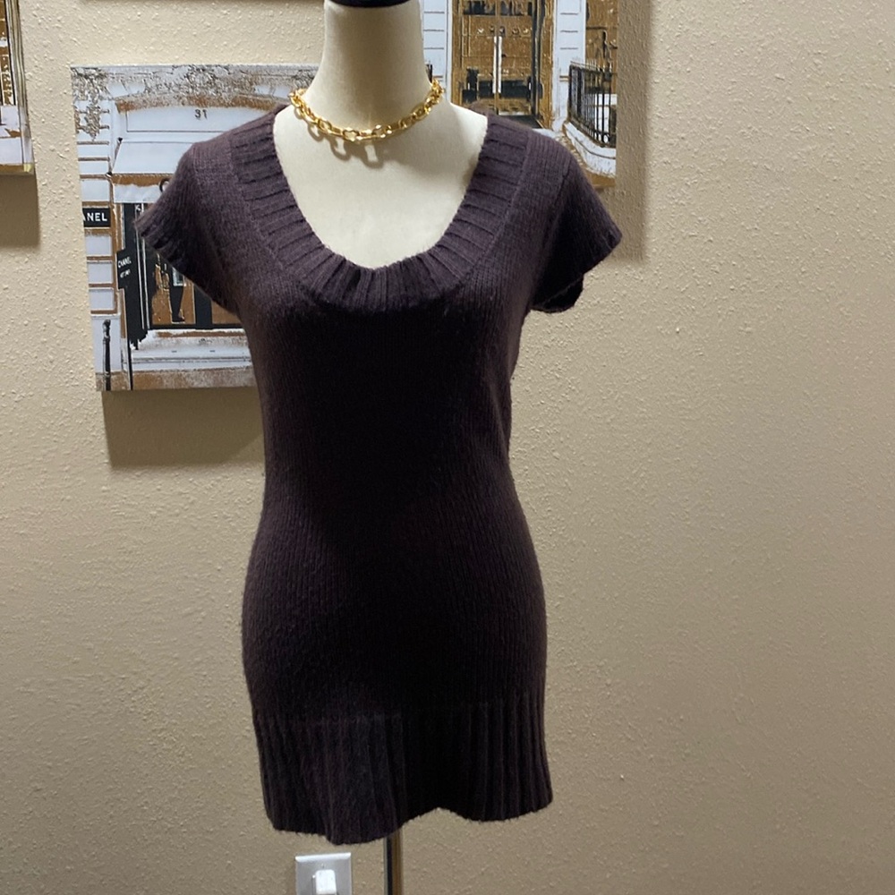 Brown short sleeve sweater dress by Xhilaration. 🤎